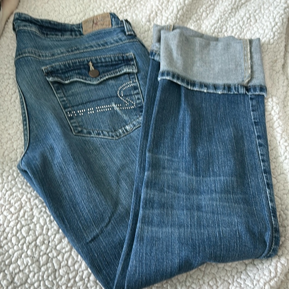 American Eagle cropped low rise distressed jeans size 8